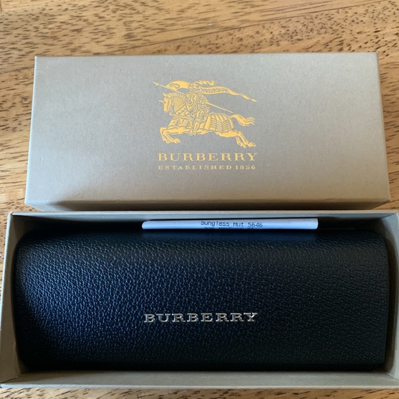Authentic Black Burberry Square Sunglasses - Picture 3 of 8